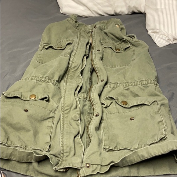 sleeveless jacket - Picture 2 of 2